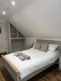 Wheatlands Luxury Lodge - Image 3