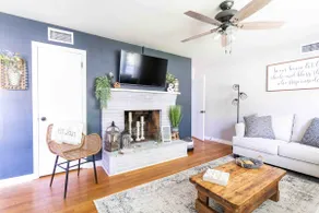 Bright & Modern 2br/1ba for 6 near LU/UL/LGH - Image 3