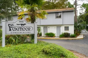 Private townhouse at Foxmoor - just blocks to UF - Image 2