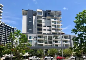River side apartment with car park, pool and ferry - Image 4