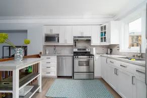 3 Bedroom Home w/ Parking in Beautiful Queen West - Image 5