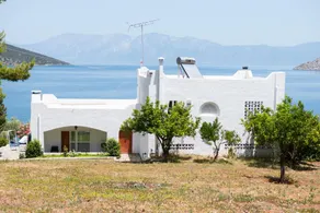 Seafront Villa Isabella - Image 2