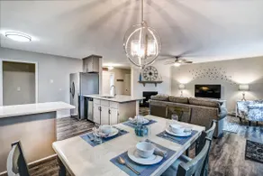 Open Floorplan w/King bed in Great Neighborhood - Image 4