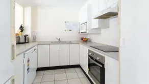 Serendipity Townhouse Near Bennetts Beach - Image 4