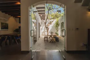 COSIJOPI · Spacious Colonial Home with Terrace - Image 2