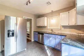 1940s Midtown Bungalow - Image 4