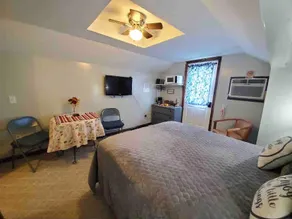 Private bed & bath near Green River Lake &downtown - Image 3