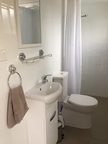 Private access, ensuite, Air Con. - Image 3