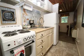 1894 Barn House Rustic-chic downtown retreat. - Image 5