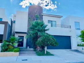 Modern house and excellent location - Image 2