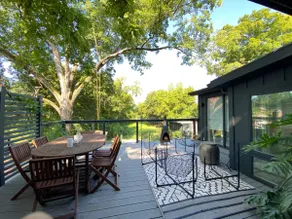 Chic Modern Getaway - Image 4