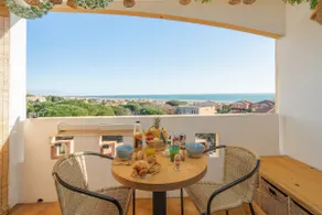 Cozy 2-bedroom apartment with 170° sea view, 300 m from the beach, 2–4 people - Image 3