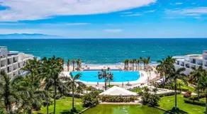 Beach-front spectacular view, sandy beach & beautiful oversize pools - Image 3