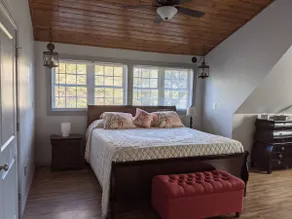 Wake surrounded by views of the beautiful Blue Ridge Mountains in this lovely 1 bedroom vacation home. - Image 5