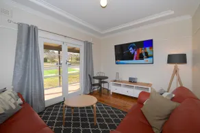 Newly Renovated Turvey Park House - Image 4