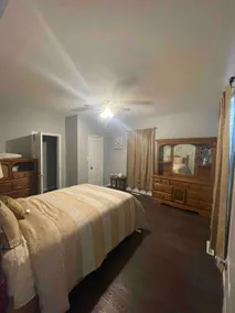 Cheerful 3-Bedroom home with indoor fireplace! - Image 2