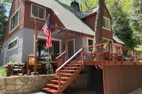 1930s lake view cabin -4 bd w/game room, 2500 sqft - Image 2