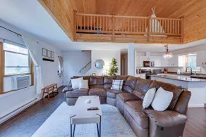 3 BED / 2 BATH HOME WITH BOAT SLIP - STEPS TO LAKE WALLENPAUPACK - Image 3