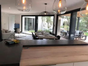 Nueva villa de 185m2 ubicada cerca de playas, puerto y centro de la ciudad. - Image 3