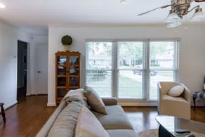 Galleria-Uptown Cottage Home - Image 3