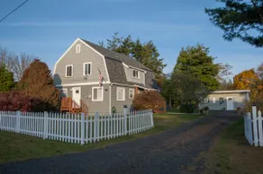 Cranberry Coast Gambrel Home, Sleeps 10 and 2.5 ba - Image 3
