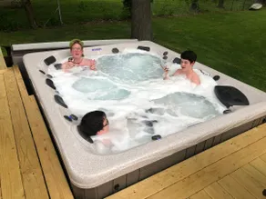 Coley’s Hot tub/ Waterfront ND Football Home - Image 5