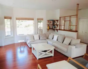 Luxurious Getaway - Near Sandbanks and Wineries - Image 4