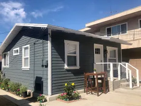 2bed1bath Bungalow w/ laundry and parking - Image 3