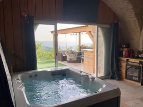 Unusual night with private jacuzzi and pool - Image 3