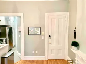 Gorgeous Beacon Hill 1BR | 1BA - Image 5