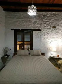 Ano Syros Marvellous oven - Image 3