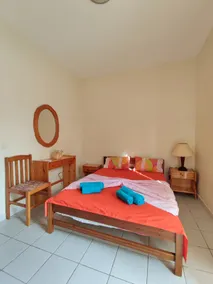 Ritsa's stylish cottage on Pefkochori beach - Image 5