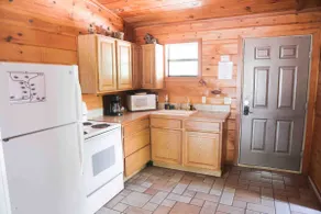 Woodland Cabin #9 - Rocky Point Cabins - Image 5