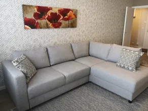 Completely renovated two-bedroom apartment in a great location - Image 2
