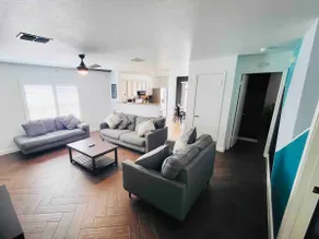 Charming East Austin House *Tesla, COTA, airport* - Image 4