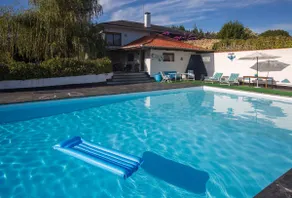Beachfront villa with pool - Image 3