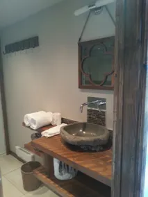 L'Atelier Suite with private hot tub - Image 5