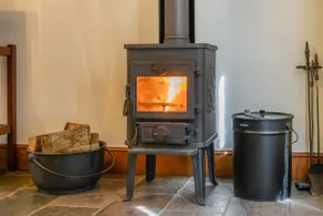Romantic ARMOURY COTTAGE (1823) - History & Charm - Image 3