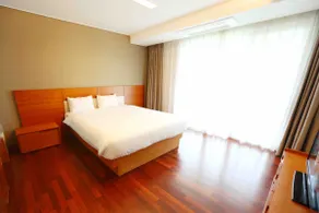 Hanrim-eup Quiet Vacation Resort > Wide Living Room > 60 sqm Room 3 + Toilet 3 > Healing Jeju Trip - Image 5