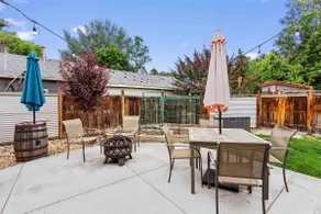 Charming Downtown Bungalow - 2BD- Backyard Oasis - Image 3