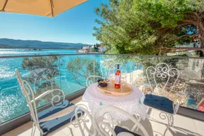 Spacious 4BR Seafront Villa w/ own beach - Image 2