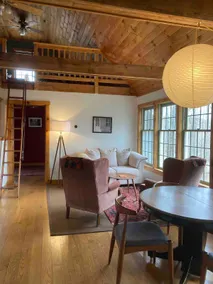 Secluded retreat in the trees - Image 2