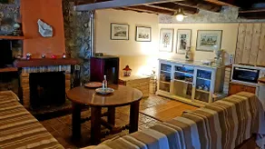 Traditional house on the rock, Kato Agoriani - Image 2