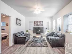 2 Bed/1 Bath Stylish and Cozy Unit - Image 4