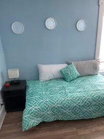 non smoking 2 bedroom 1 bathroom on 2nd floor - Image 3