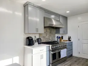 Beautiful 4 bdrm w/ parking close to LAX/SoFi - Image 3