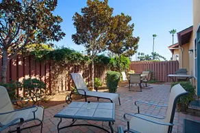 Walk to beach/restaurants, Pvt yd, Bikes, garage - Image 2