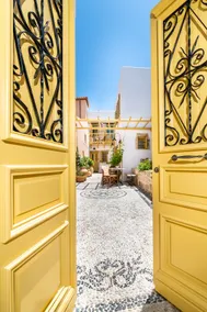 Villa il Vecchio courtyard ”pergola” - Image 4