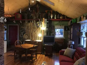 The Artist's Apartment above Liggett Pottery - Image 5