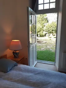Old house renovated in a green setting - Image 5